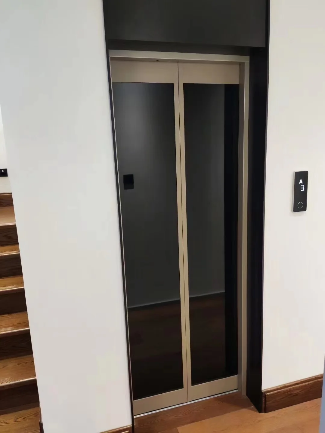 Passenger lift landing doors and call controls